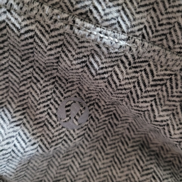 Lululemon jacket size 10 - Picture 6 of 7